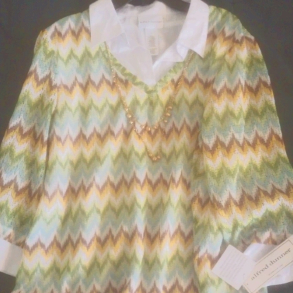 Alfred Dunner woman's dress shirt attached necklac